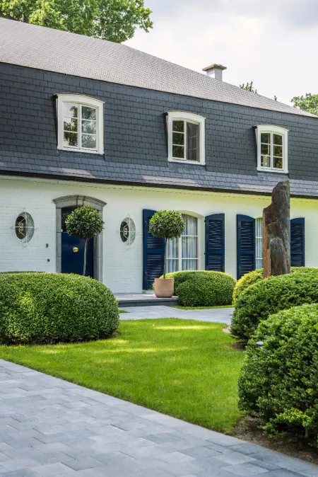 Riante woning met klassieke tuin en inkom 