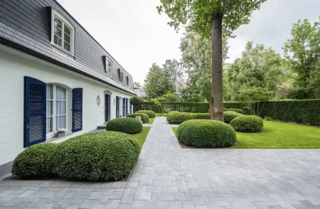 Riante woning met klassieke tuin en inkom 