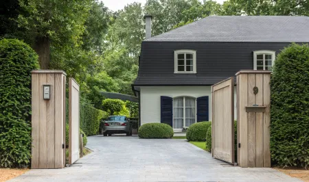 Riante woning met klassieke tuin en inkom 