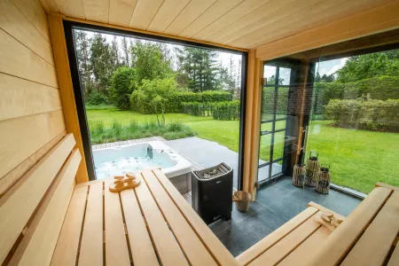 Sauna in klassieke tuin