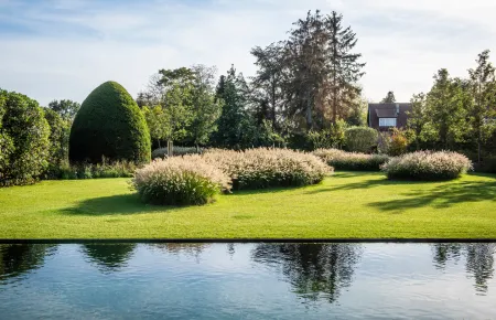 Woning met landschappelijke tuin inclusief zwemvijver 