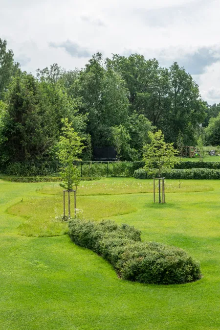 Moderne villa met ruim terras en landschappelijke tuin