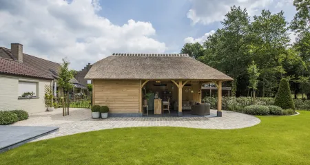 Traditioneel tuinhuis inclusief lounge