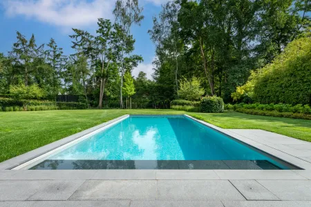 Zwembad aan moderne villa in groene omgeving te Keerbergen