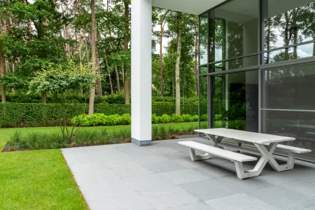Moderne villa met ruim terras inclusief eetgelegenheid