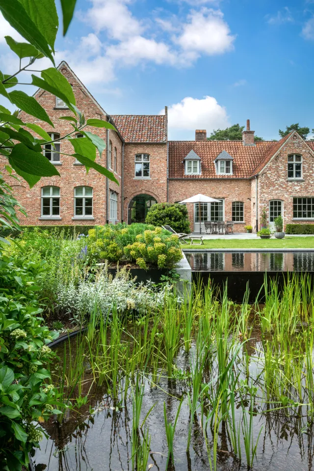 Grote, klassieke tuin met zwemvijver in Keerbergen